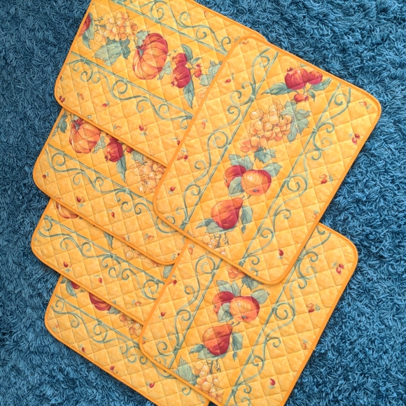 Six quilted placemats from Provence